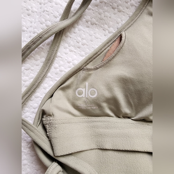 ALO Yoga Suns Out Onesie Size S, Limestone - Picture 6 of 8